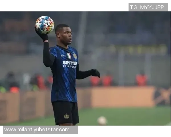 国米确认邓弗里斯伤势轻微球员明日回意大利进行理疗 国米确认邓弗里斯伤势轻微球员明日回意大利进行理疗