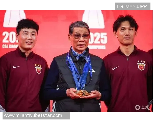 徐根宝寄语海港俱乐部助力国家队培养优秀球员共同迈向世界杯梦想