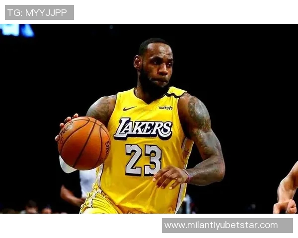 勒布朗带领湖人逆袭费城勇士终结连胜势头再创辉煌